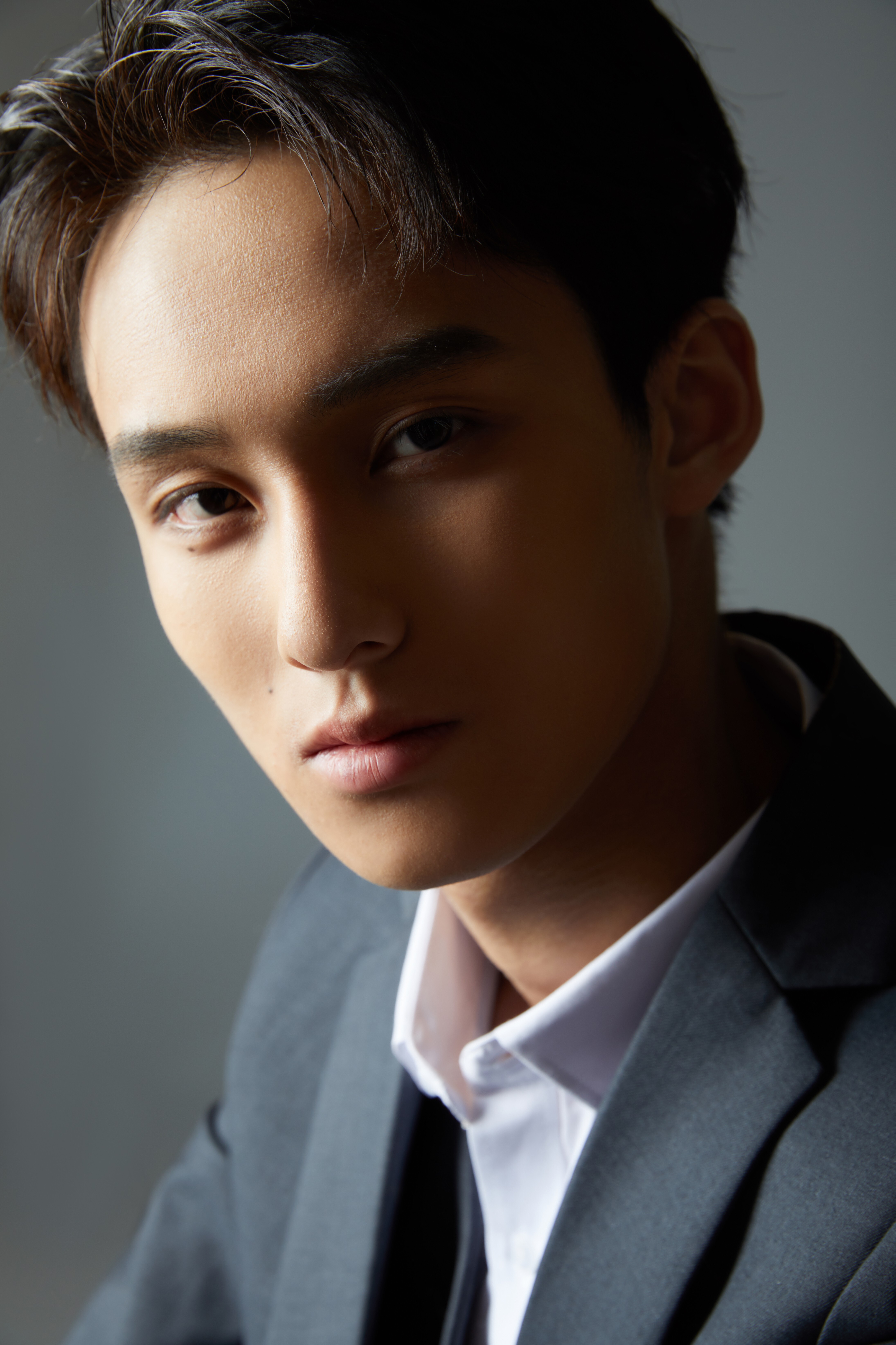 熹文娱乐初正浩——禁欲系霸道总裁营业了