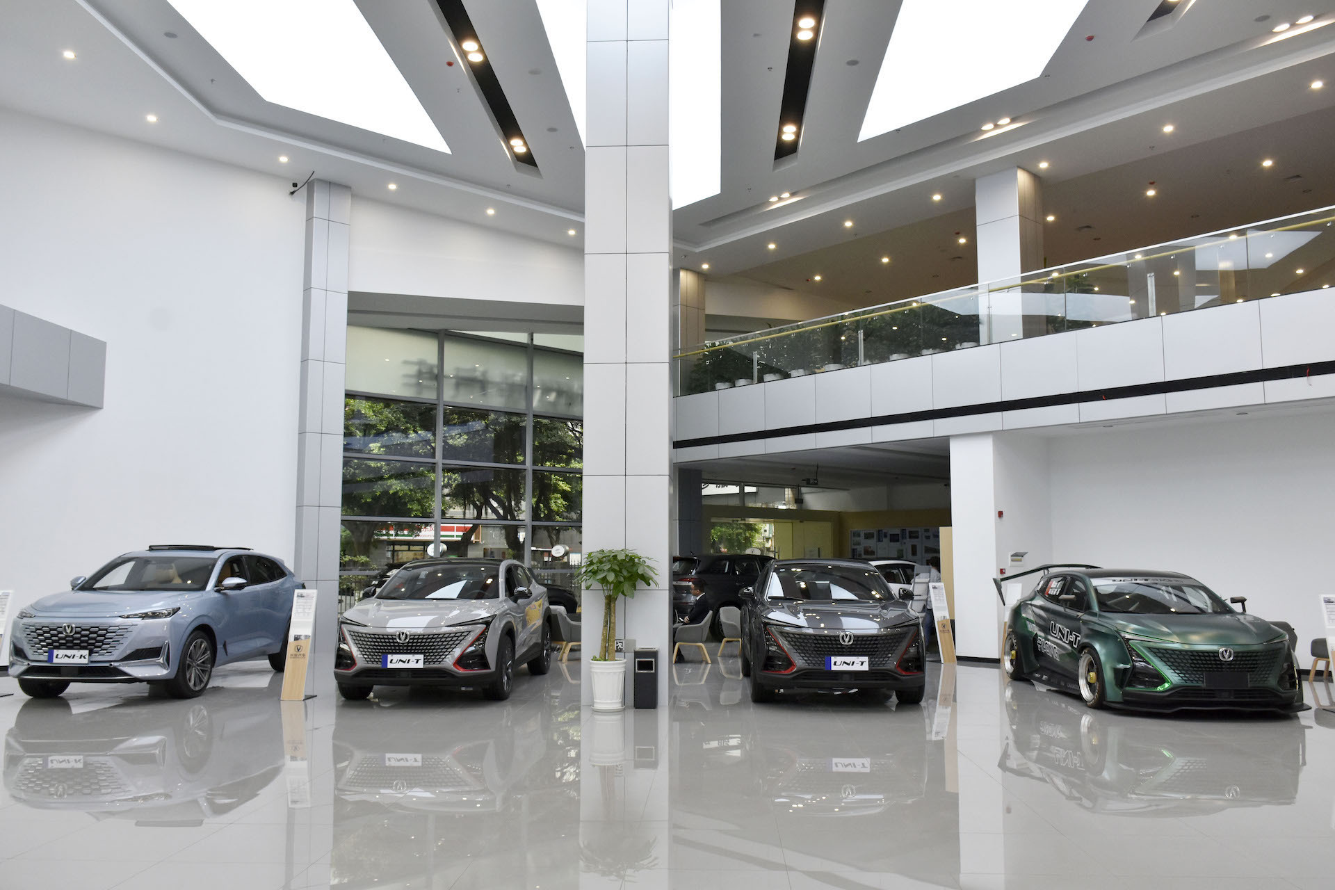 长安汽车成都万友旗舰店盛大开业__凤凰网