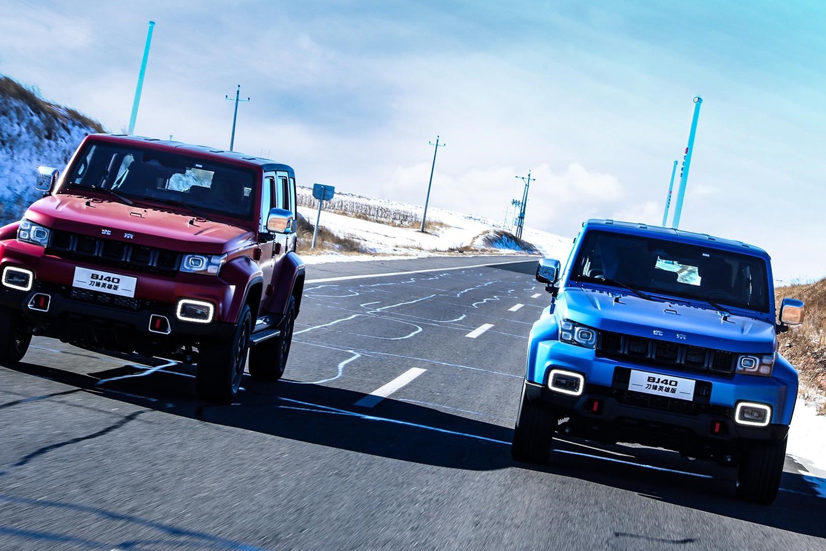 外形硬派，有柴油与汽油版本，北京BJ40 刀锋英雄版！