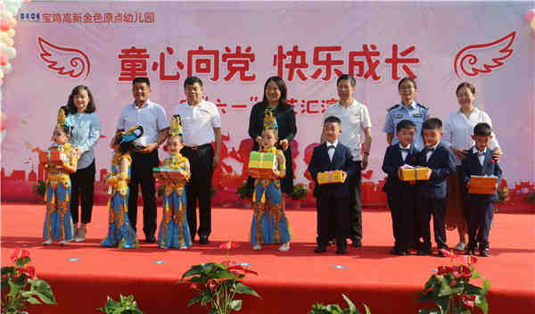 宝鸡诚誉投资有限公司董事长庞义安为小朋友们送上节日祝福,向辛勤