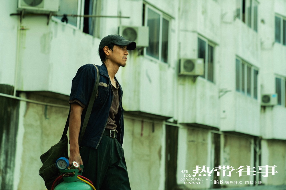 《热带往事》开启预售曝"文武兼备"特辑 彭于晏为角色