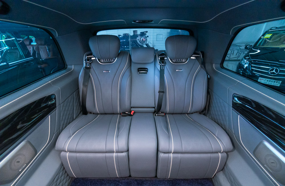 奔驰v级7座海蓝内饰高定版,超越奔驰一贯的水准!