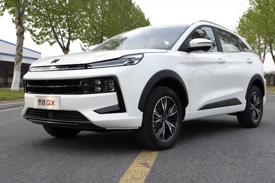 思皓qx静态实拍配置丰富颜值不输领克操控和动力满满都是亮点