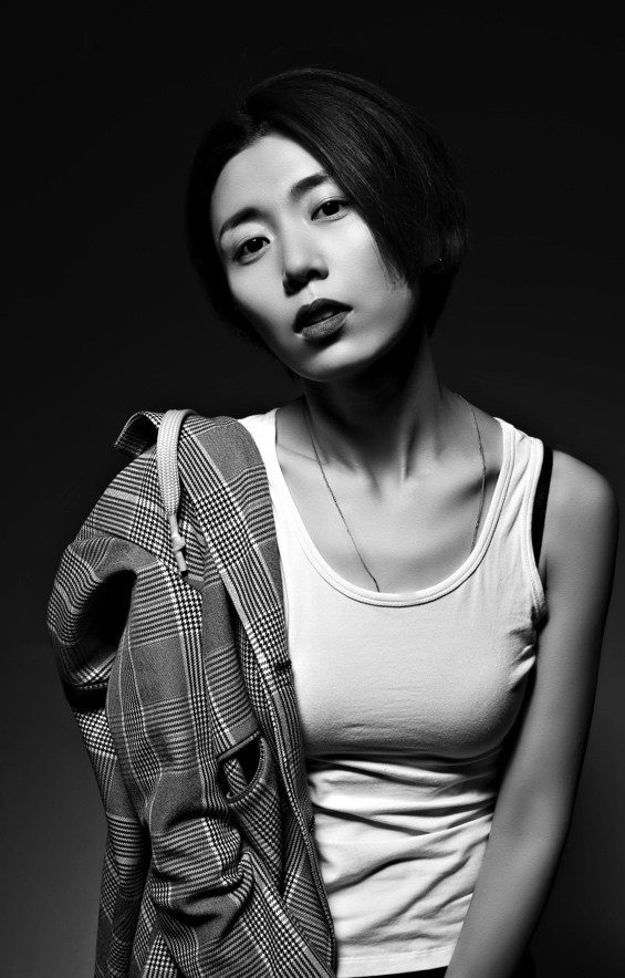 尼玛·央宗签约方华国际 磨炼一人千面的演技__凤凰网