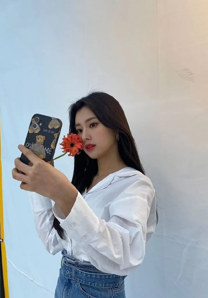 网友票选的"漂亮女友脸"?自拍赶超jennie,她终于不是小透明!