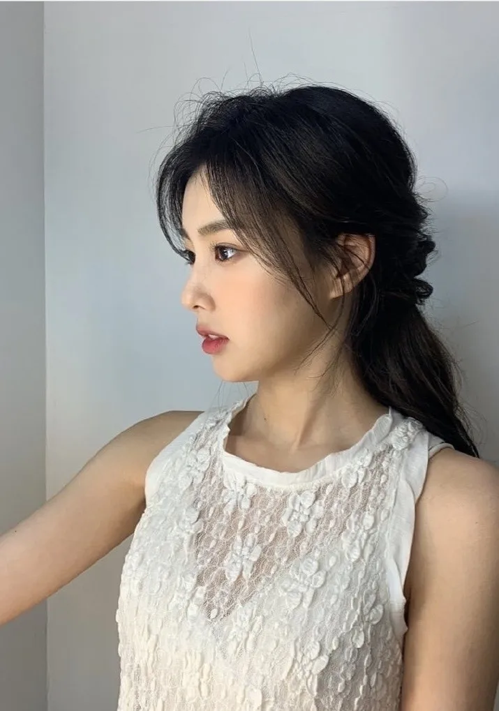 网友票选的"漂亮女友脸"?自拍赶超jennie,她终于不是小透明!