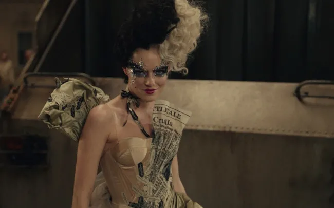 石头姐在新电影里又美出了新高度她的衣服全出自这位71岁的老太