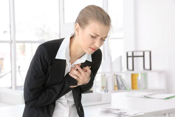 心绞痛"上身",2个症状可伴随出现,经常生气的人不要忽视了__凤凰网