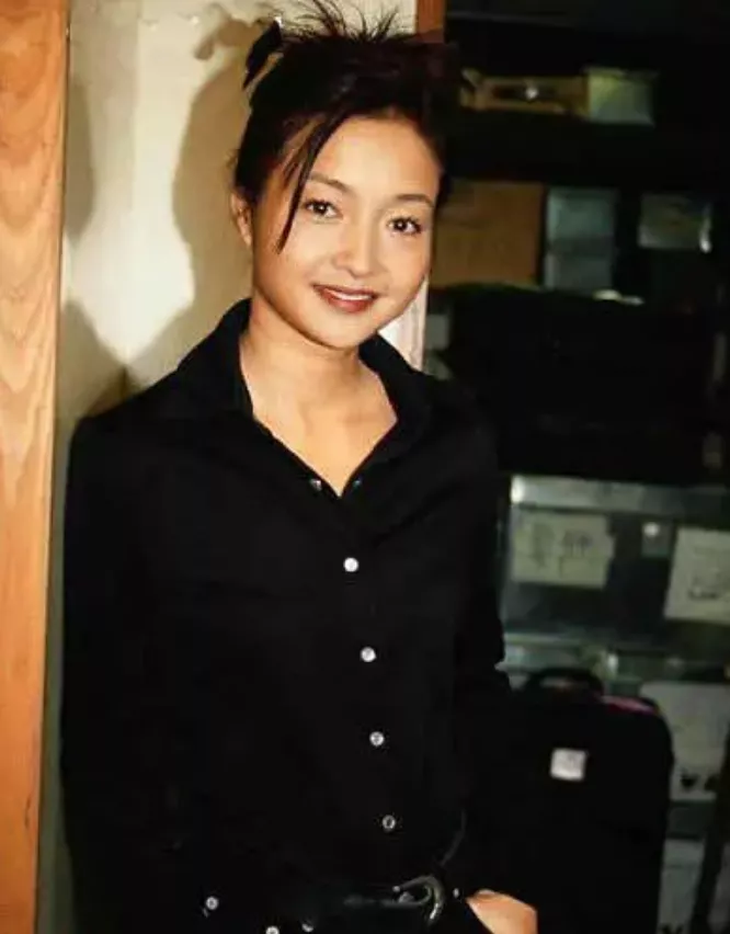 被称TVB甜妹，饰演郭襄灵气十足，港圈女神李绮红现在怎么样了？_凤凰网