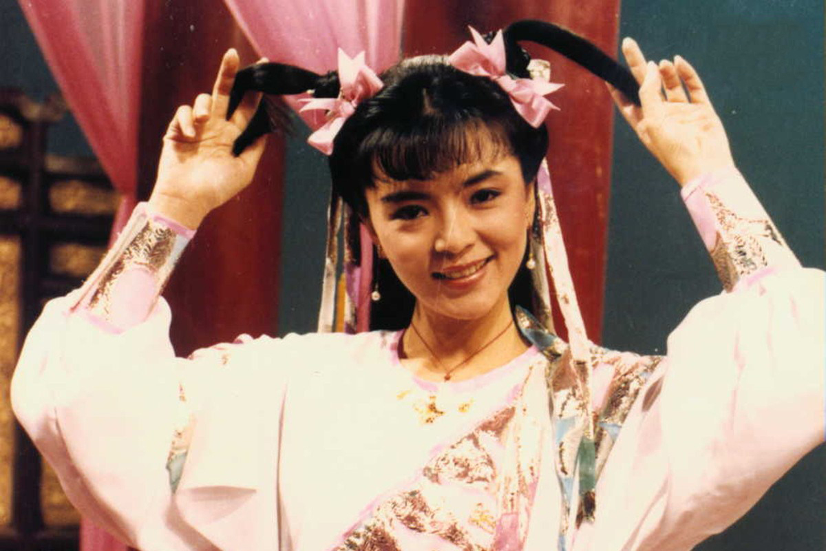陈玉莲的一人分饰三角是在88版的《射雕英雄传》中饰演了: 黄蓉,黄蓉
