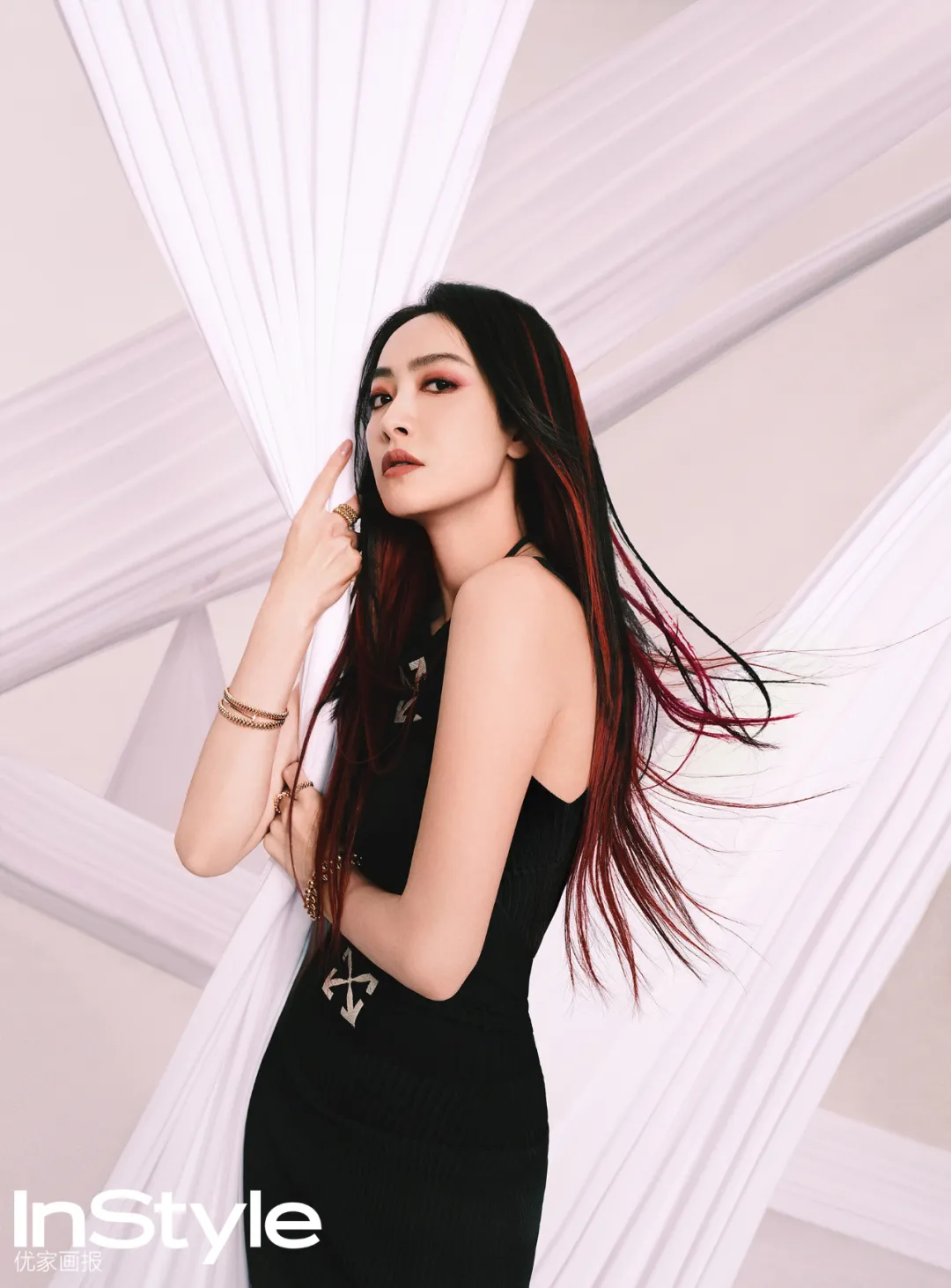 不少女明星在上镜的时候都有点圆肩.