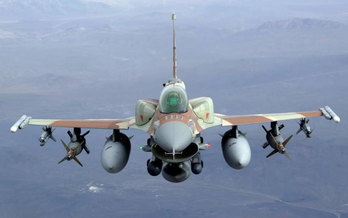 美军f16虽说实力不如中国歼10战机,但有很多亮点,值得歼10借鉴