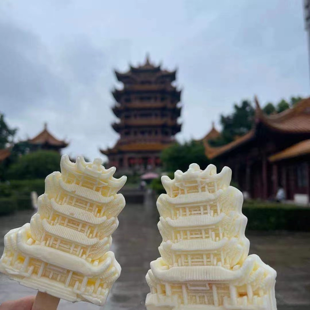 来自浙江杭州的西湖锦鲤文创雪糕