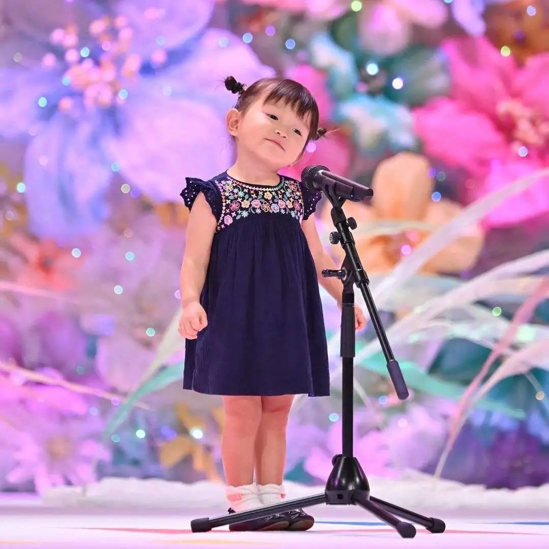 " (来自欧捏桑网友的呐喊) 村方乃乃佳凭着这支不足两分钟的唱歌视频