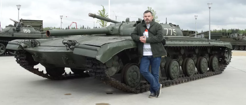 该车是432工程车体 775工程炮塔 906工程85毫米坦克炮的"缝合怪"怂 