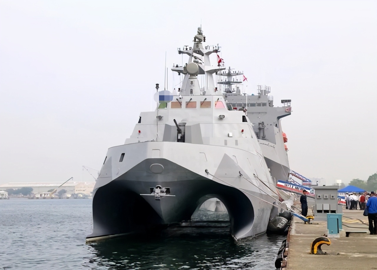 台军叫嚣群狼战术反航母,远火洗地之后,塔江舰能出得了港口?