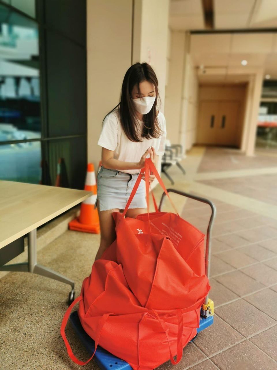 与此同时,罗美仪不止在线上为大家带来视听享受,线