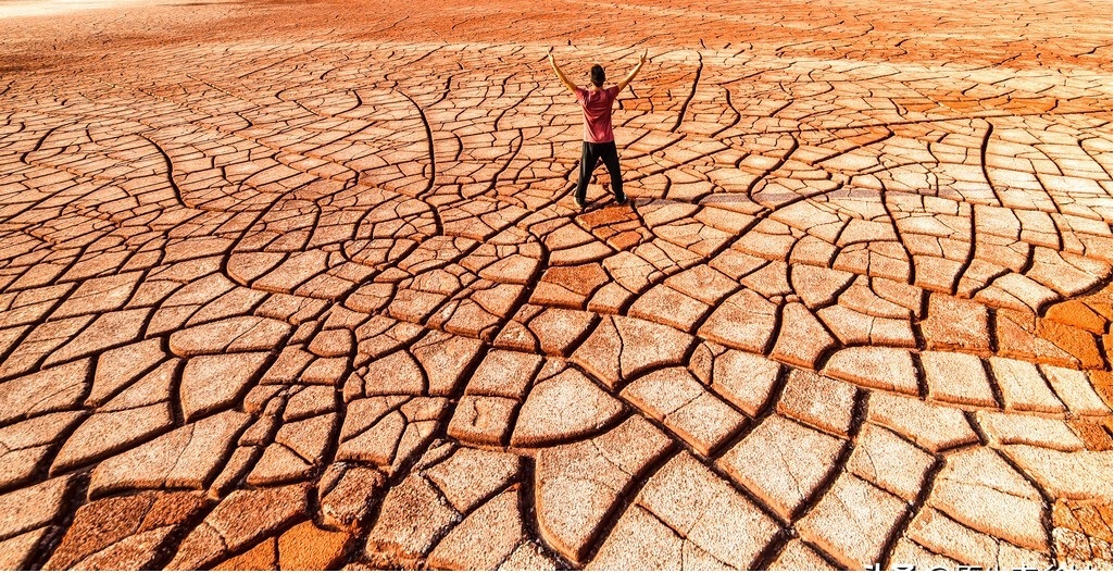 的系列理化影响,从长远看,其中部分负面影响会带来物种灭绝,生态失衡