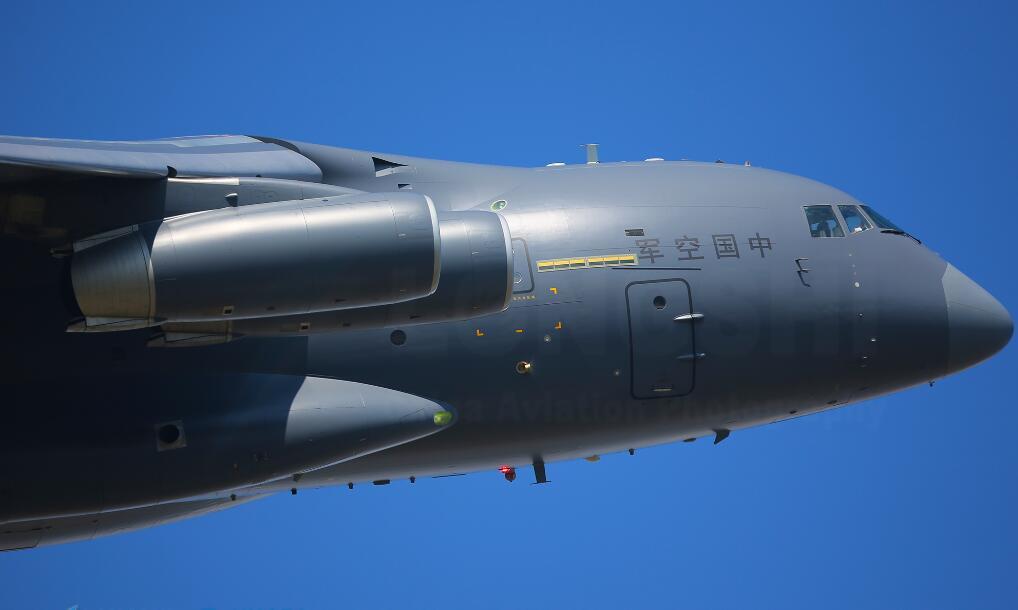 我国运20拉人出国参赛展示实力,美军c17拉人回国狼狈逃跑_凤凰网军事