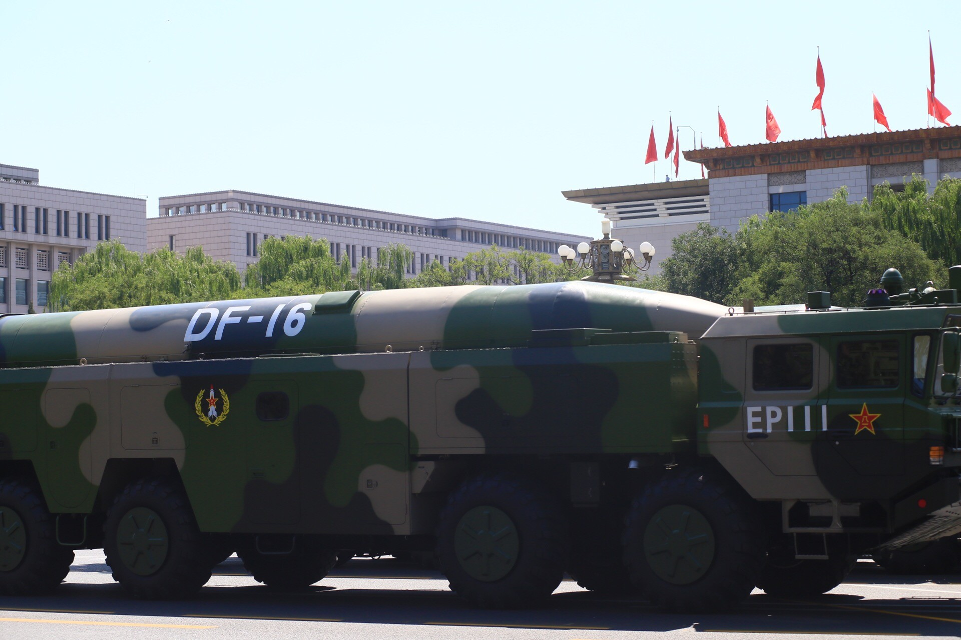 东风15新型导弹再次试射,呼啸升空气势磅礴,钻地60米致命绝杀