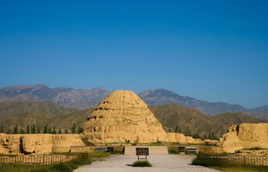 具有东方金字塔之称的西夏王陵.__凤凰网