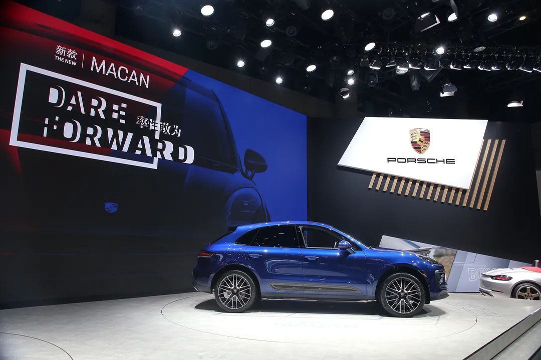 成都车展保时捷新款macan展台亮相明年增设中国研发中心