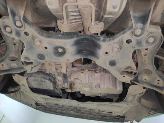 前元宝梁固定螺丝无拆卸,整体无变形,托底现象.