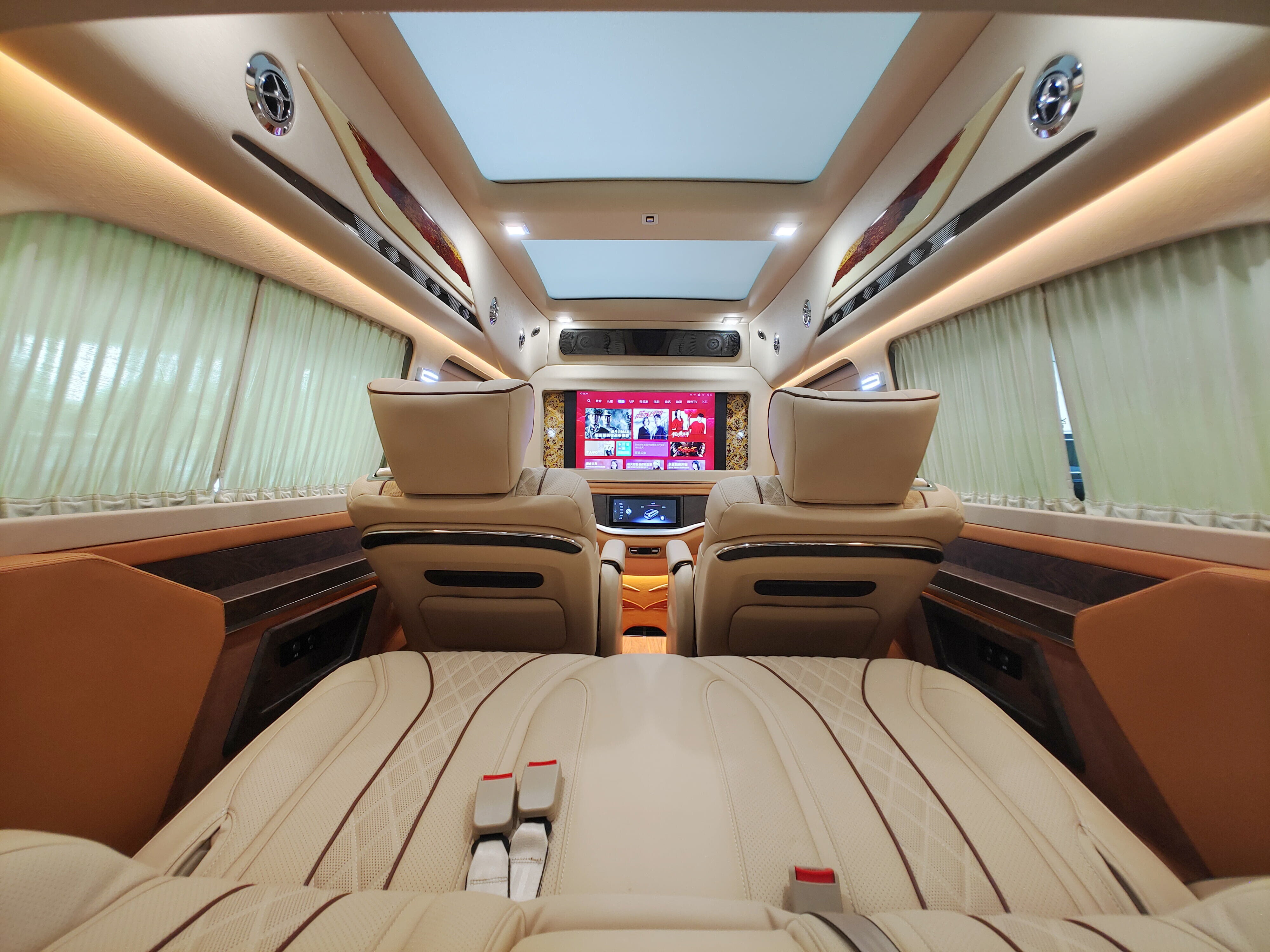 奔驰卡尔森v260l!一款好的商务车都有以下几点__凤凰网