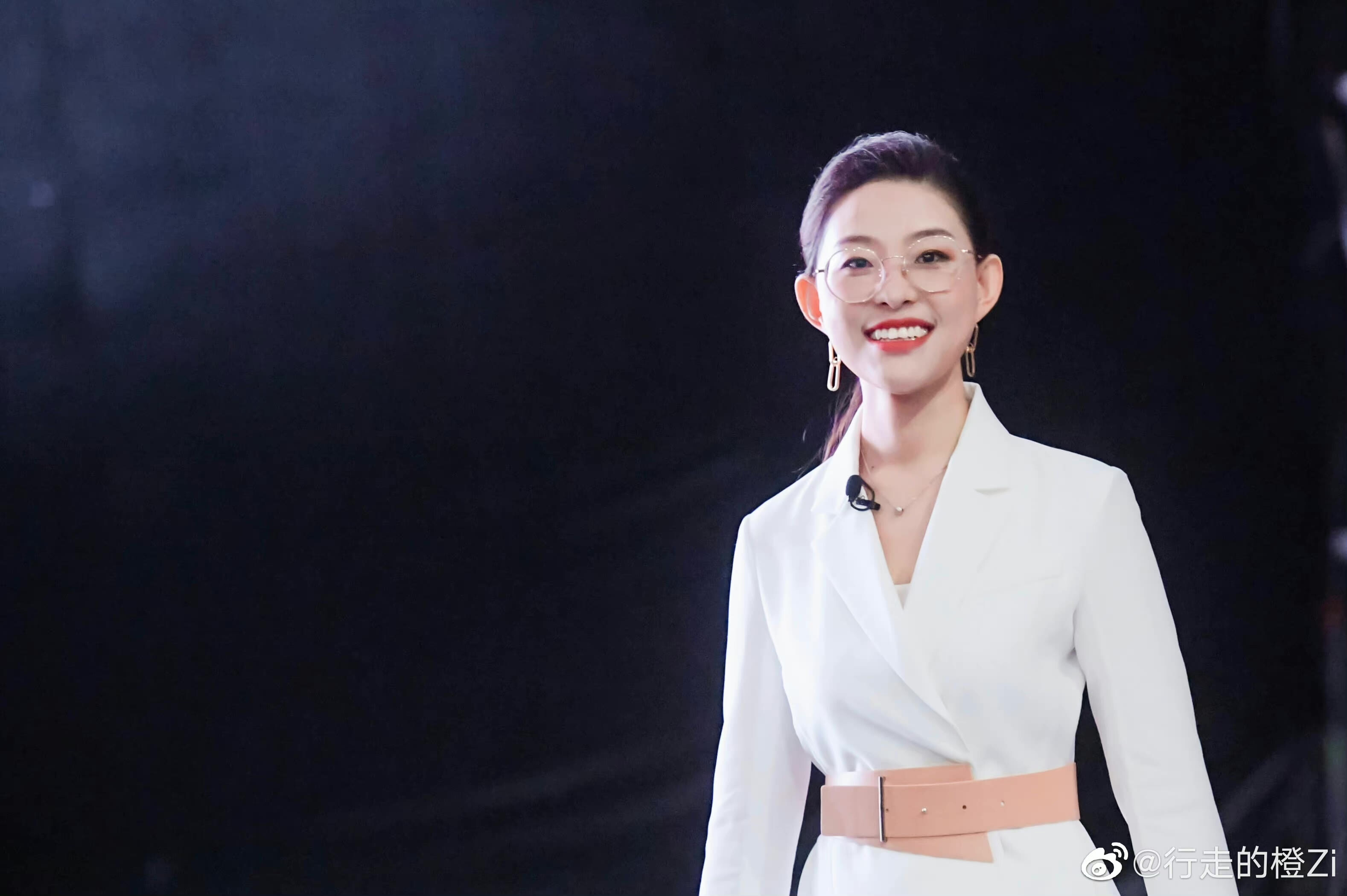 宋紫薇带新人了,iqoo新机将由新"橙子"介绍__凤凰网