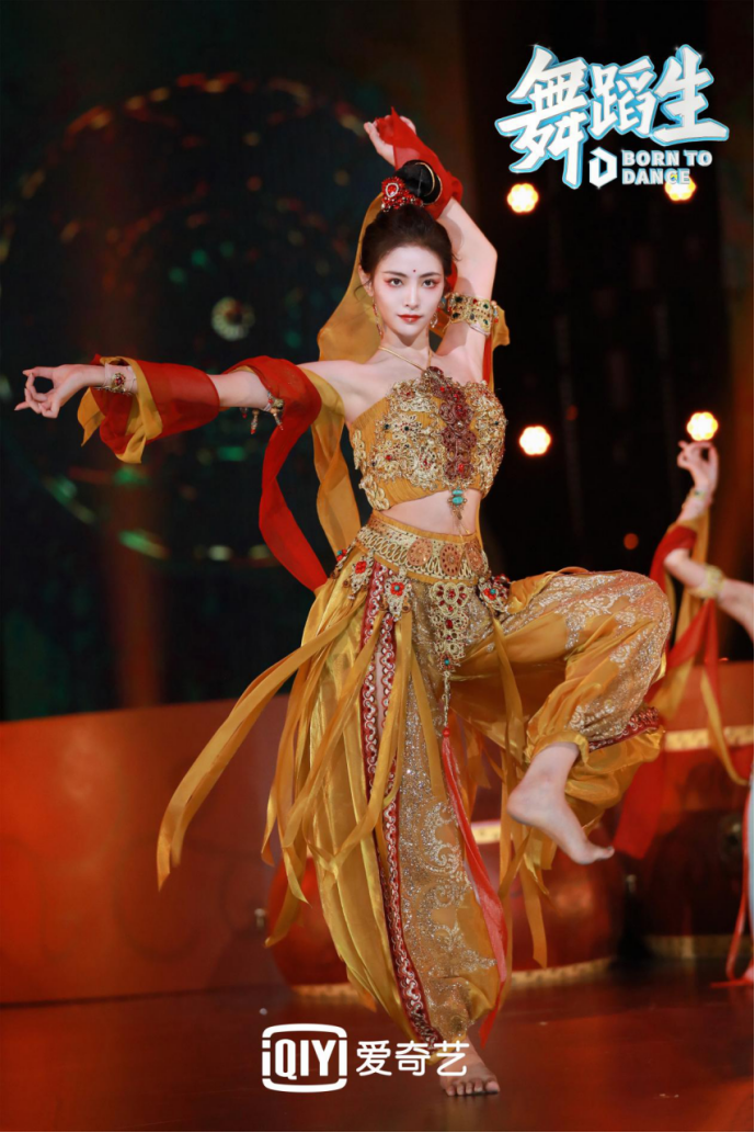 其中,b角张新童,张领领两位舞蹈生打败a角,成功逆袭;a角张乐瑶在自己