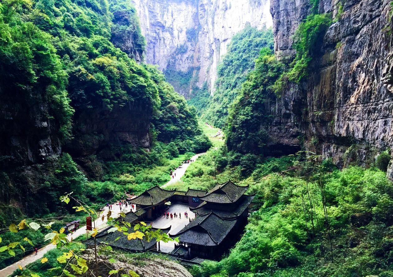 武隆地缝风景区,位于武隆区仙女山镇境内,距县城15公里