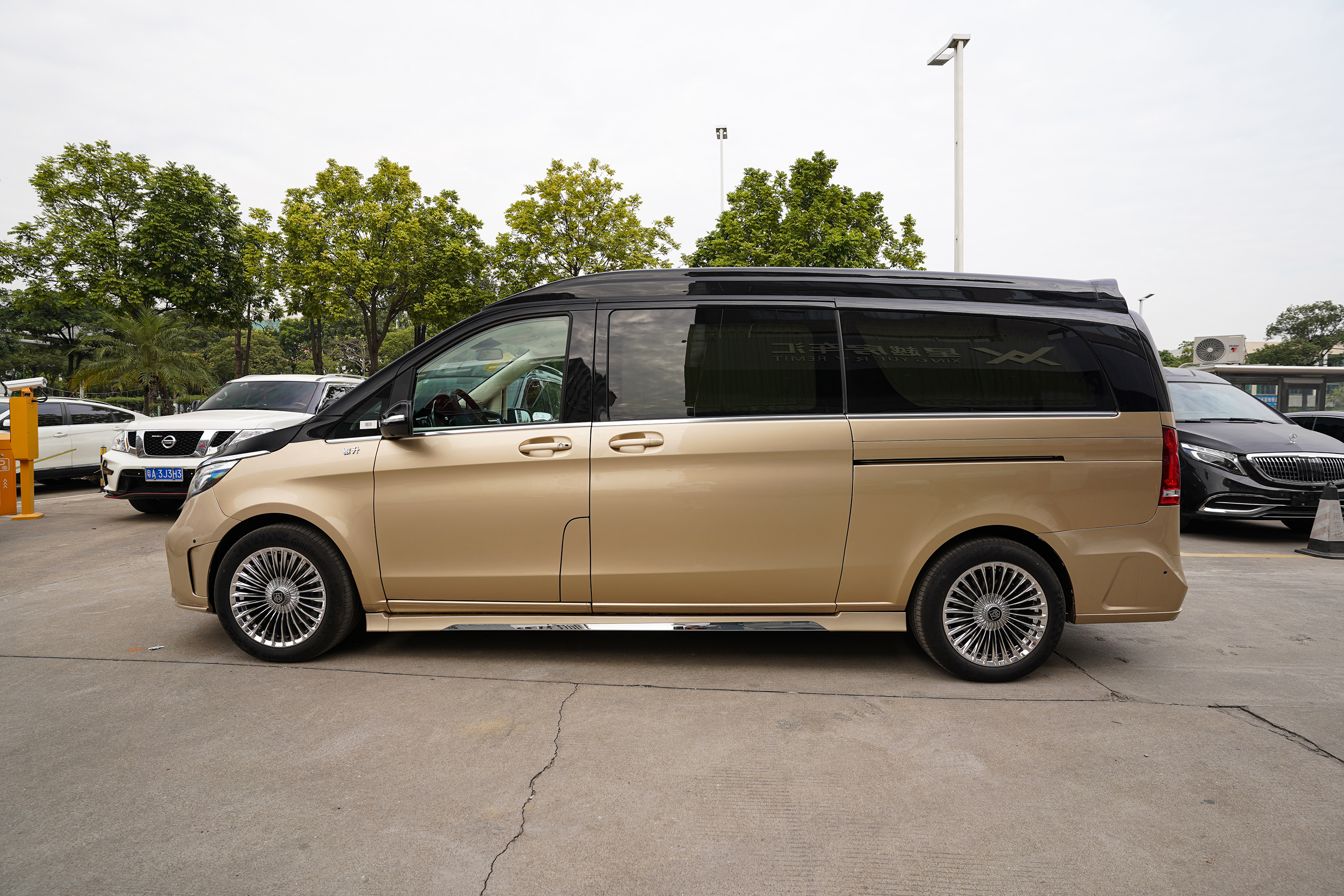 实拍4/6/7座豪华mpv,你最期待哪款?