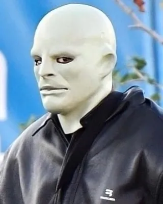 这是普通碳基生物能穿的衣服吗?