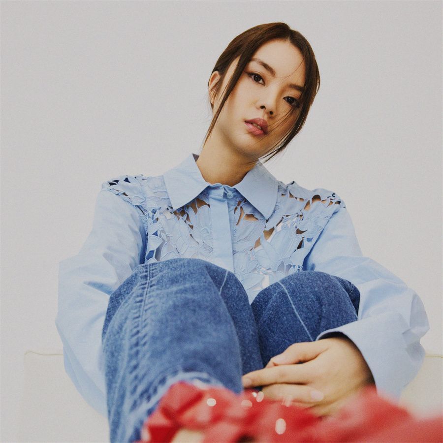 新加坡新生代小花黄暄婷工作满档称福气 《过江新娘》电影版开拍