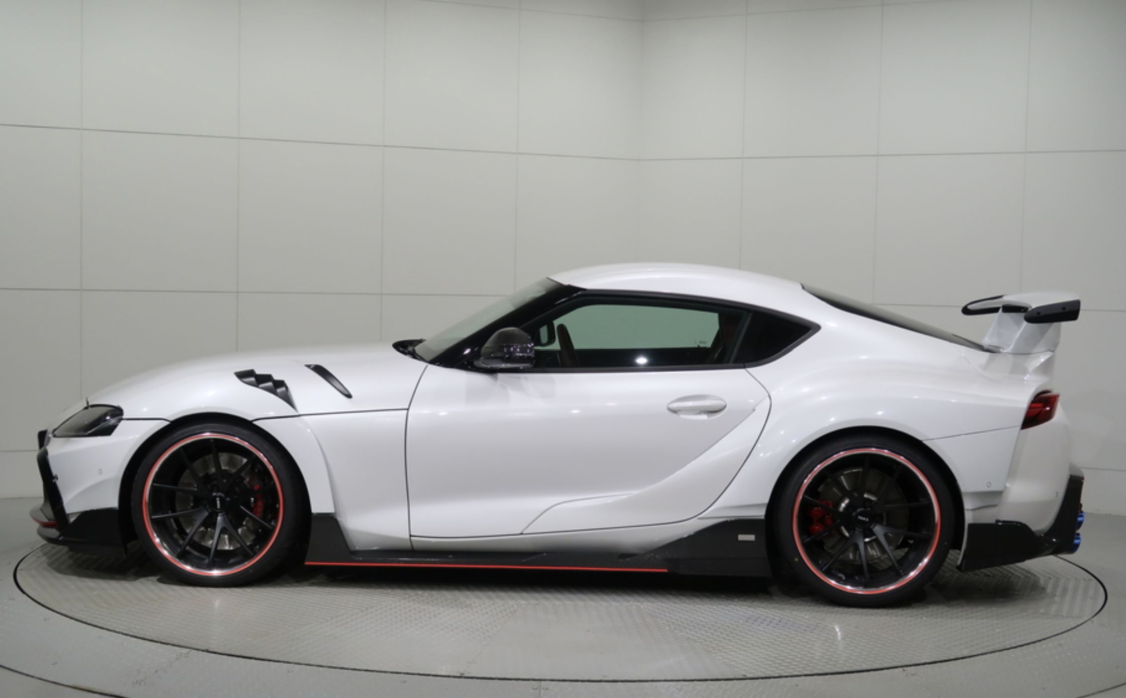 丰田御用品牌toms的限量版supra__凤凰网