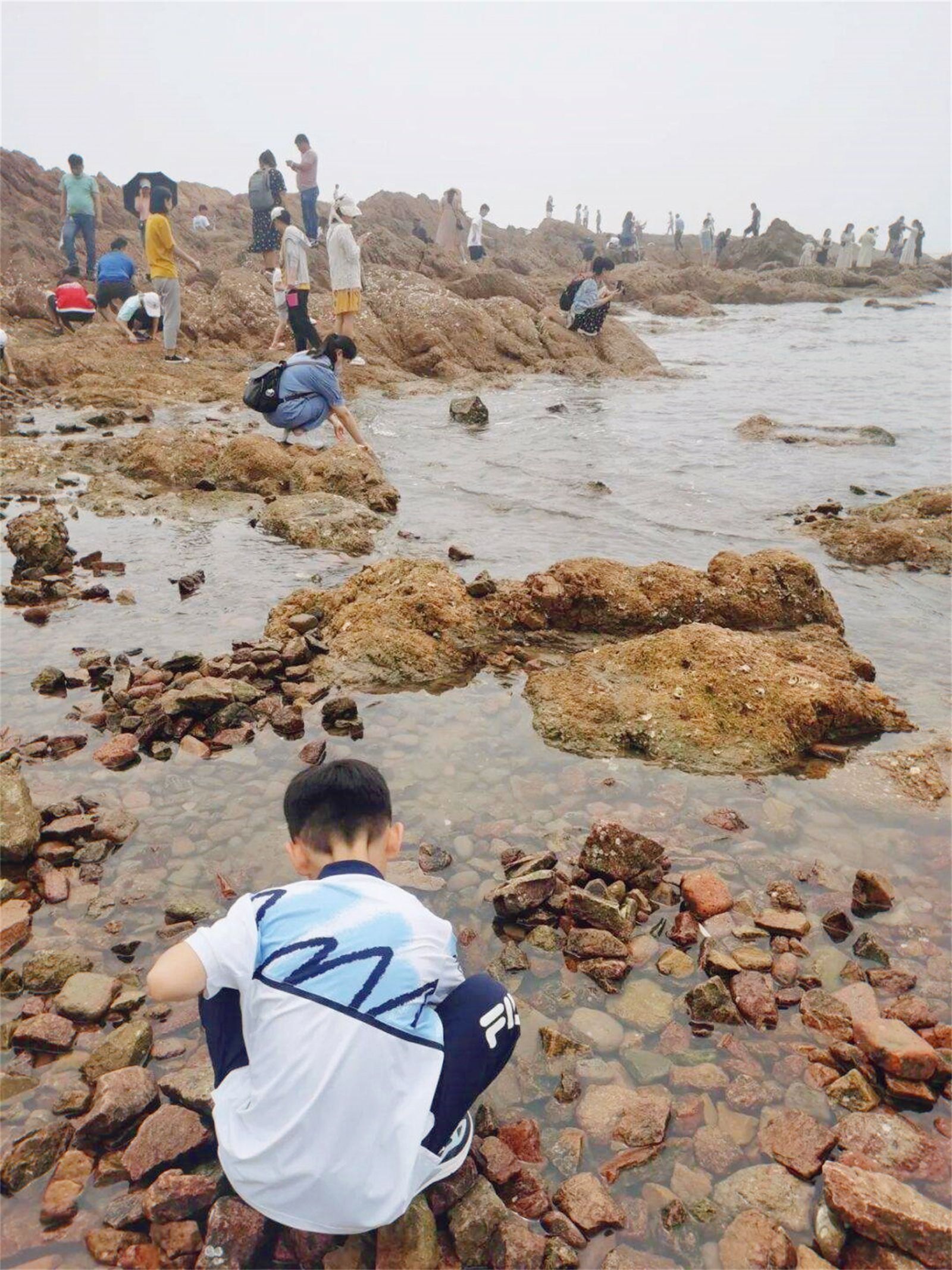 美丽的海滨小城，日照旅游景点推荐，赶海沙滩吃海鲜逛小镇