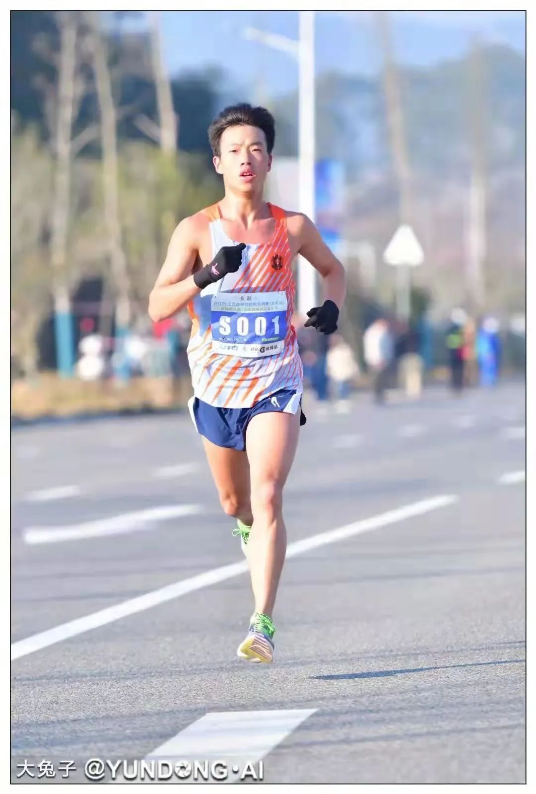 管油胜以1:57:09获得了25公里冠军,在他看来,马拉松是他走向人生舞台