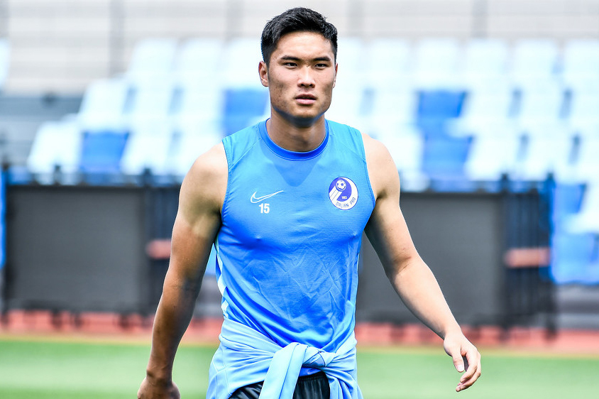 直到2019年,球迷们才终于在球场上看到了李仲一的身影,他在这一年转会