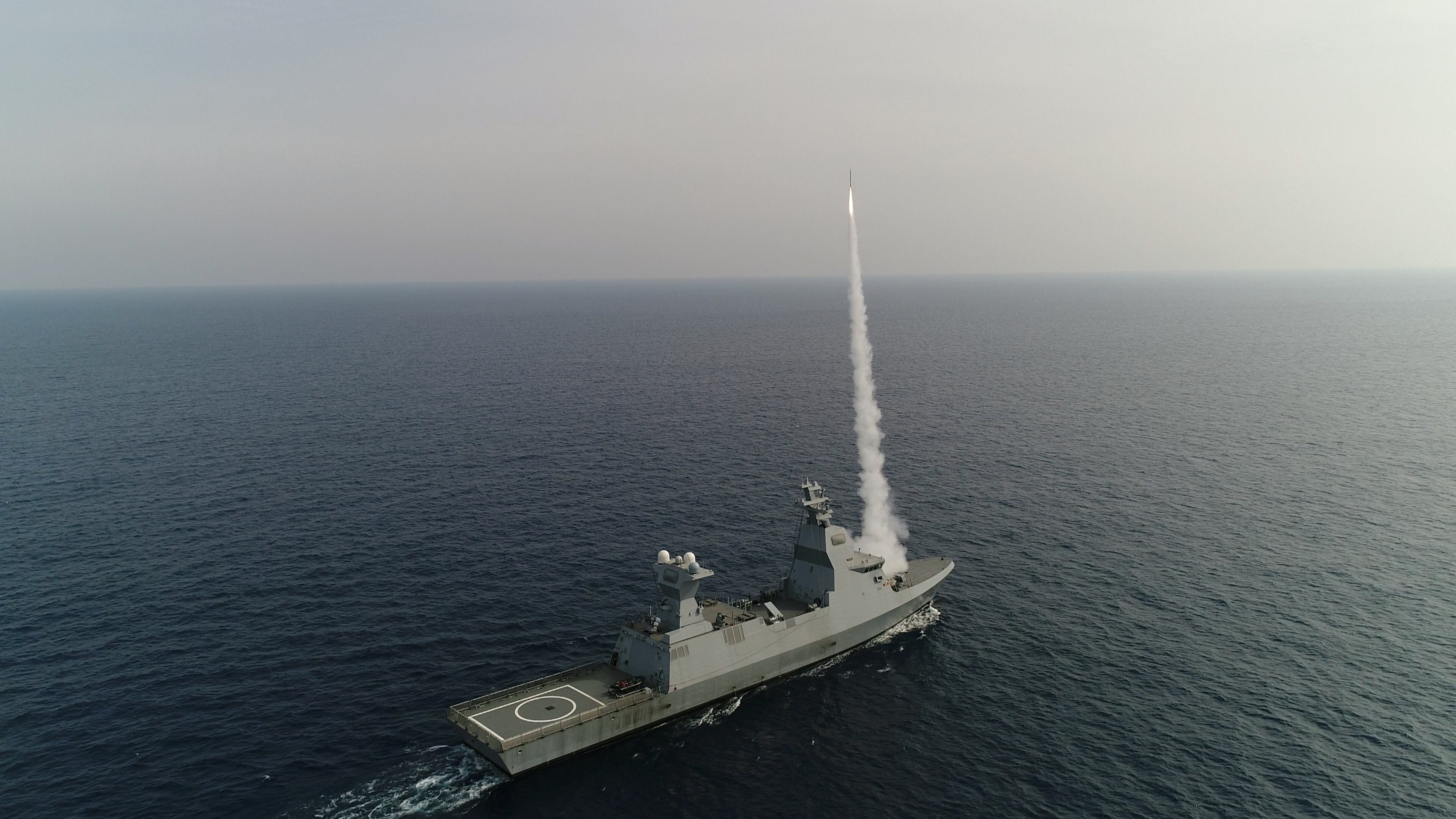 战火蔓延至海上！哈马斯瞄准以色列海上油气平台，以军舰发射导弹回击