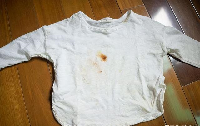 衣服出现顽固污渍怎么办?学会正确做法,不留痕迹真干净__凤凰网