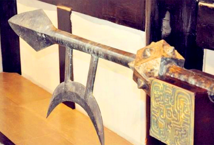 古代武将，真能举着几十斤的兵器打一天？出土文物揭秘兵器重量__凤凰网
