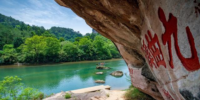福建夏季适合去的山,是风景旅游区和避暑胜地,属典型的丹霞地貌__凤凰网