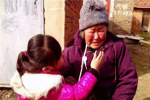 人到晚年才懂,带孙子跟带外孙差别大,听听过来人怎么说,太心酸__凤凰网