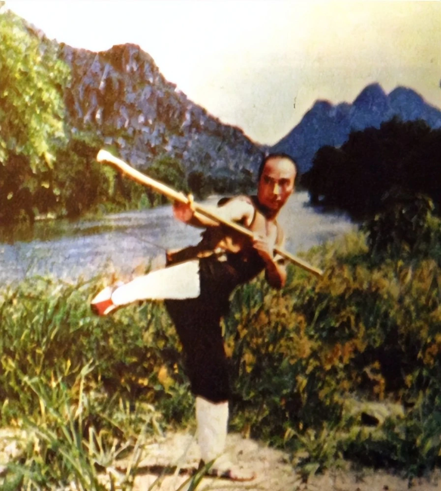 一代武术大师离世!吴京深夜崩溃:再见了师傅_凤凰网时尚_凤凰网