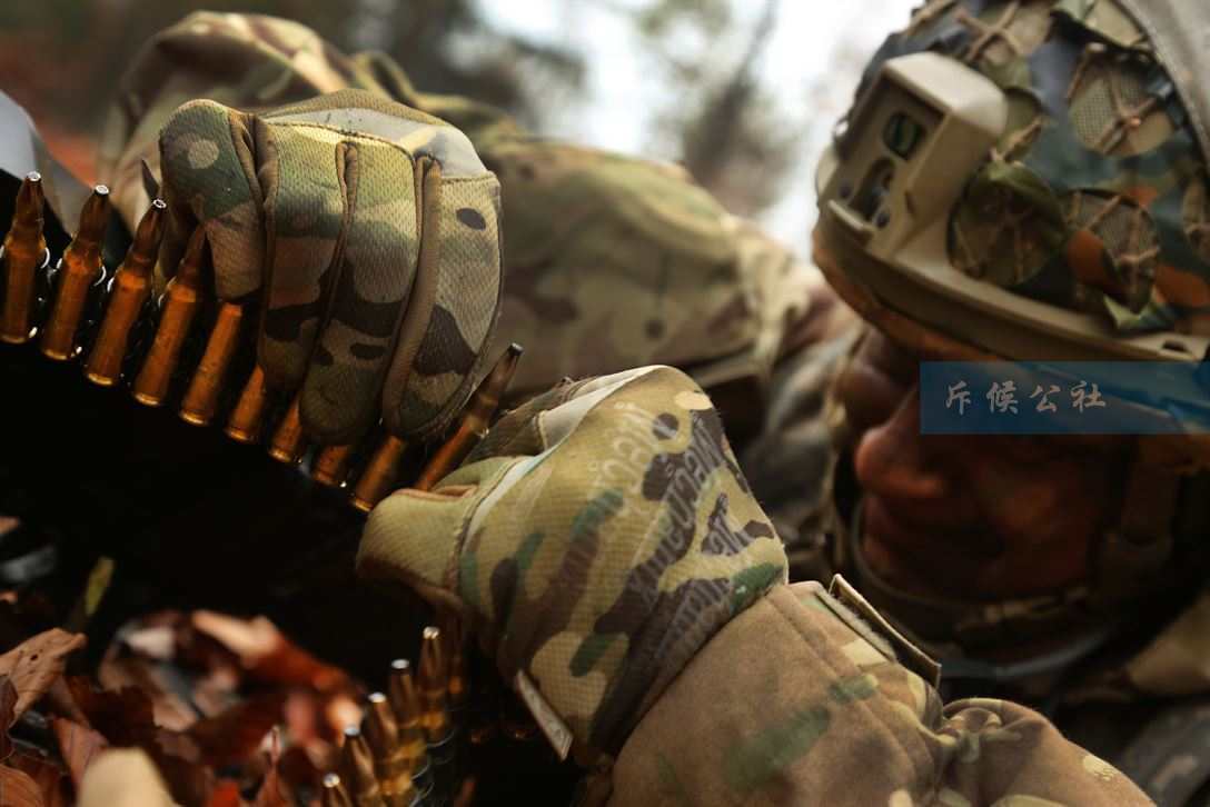 美英联军领衔演练特种侦察作战