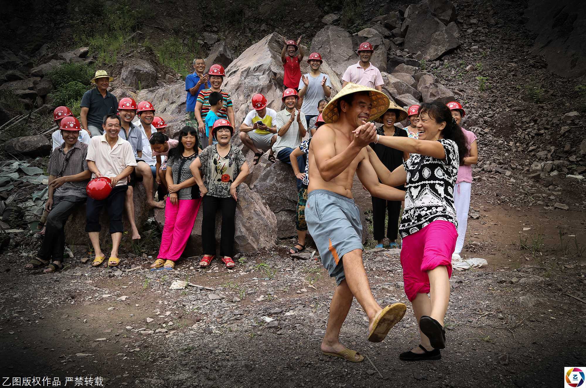 会员佳作 | 钟黎明：我和我的农民工兄弟--中国摄影家协会网
