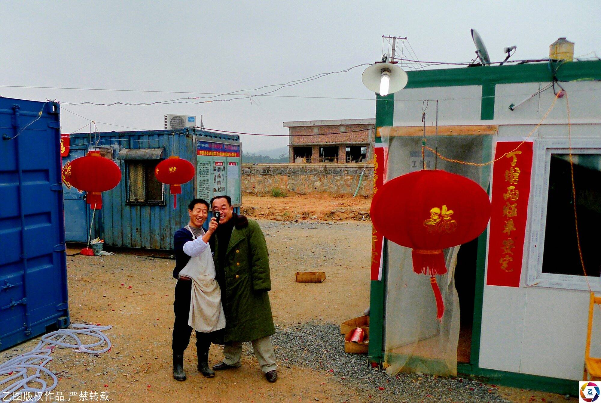隐居城市角落的建设者—— 《农民工》刘嵩作品--中国摄影家协会网