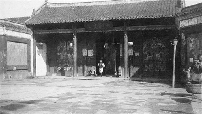 科举废除后，清朝的贡院考棚破败萧条，景象凄凉_手机凤凰网