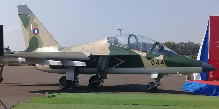 1/8 日前俄罗斯将4架雅克-130高级教练机交付老挝空军,两国在老挝举行