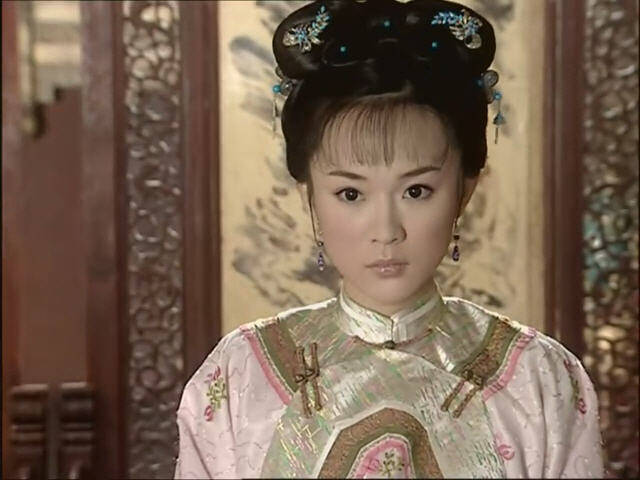 图为电视剧中清末女性的形象.